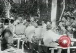 Immagine di Il Viet Cong incontro politico alla base nella giungla Il Vietnam, 1965, secondo 22 filmato di repertorio 65675032693