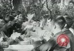 Immagine di Il Viet Cong incontro politico alla base nella giungla Il Vietnam, 1965, secondo 25 filmato di repertorio 65675032693