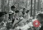 Immagine di Il Viet Cong incontro politico alla base nella giungla Il Vietnam, 1965, secondo 26 filmato di repertorio 65675032693