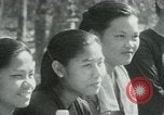 Immagine di Il Viet Cong incontro politico alla base nella giungla Il Vietnam, 1965, secondo 32 filmato di repertorio 65675032693