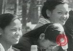 Immagine di Il Viet Cong incontro politico alla base nella giungla Il Vietnam, 1965, secondo 37 filmato di repertorio 65675032693