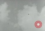 Immagine di Il Viet Cong incontro politico alla base nella giungla Il Vietnam, 1965, secondo 54 filmato di repertorio 65675032693