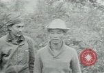 Immagine di Vietcong punti 45 calibro pistola automatica Il Vietnam, 1965, secondo 17 filmato di repertorio 65675032696