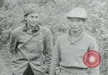 Immagine di Vietcong punti 45 calibro pistola automatica Il Vietnam, 1965, secondo 23 filmato di repertorio 65675032696