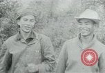 Immagine di Vietcong punti 45 calibro pistola automatica Il Vietnam, 1965, secondo 31 filmato di repertorio 65675032696