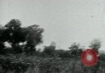 Immagine di Vietcong punti 45 calibro pistola automatica Il Vietnam, 1965, secondo 47 filmato di repertorio 65675032696
