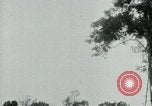 Immagine di Vietcong punti 45 calibro pistola automatica Il Vietnam, 1965, secondo 48 filmato di repertorio 65675032696