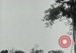 Immagine di Vietcong punti 45 calibro pistola automatica Il Vietnam, 1965, secondo 49 filmato di repertorio 65675032696