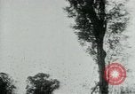 Immagine di Vietcong punti 45 calibro pistola automatica Il Vietnam, 1965, secondo 54 filmato di repertorio 65675032696