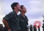 Immagine di 1° aria divisione di cavalleria sostituzioni guardando demonstratio in elicottero Il Vietnam, 1971, secondo 13 filmato di repertorio 65675032698