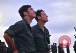 Immagine di 1° aria divisione di cavalleria sostituzioni guardando demonstratio in elicottero Il Vietnam, 1971, secondo 14 filmato di repertorio 65675032698
