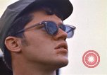 Immagine di 1° aria divisione di cavalleria sostituzioni guardando demonstratio in elicottero Il Vietnam, 1971, secondo 28 filmato di repertorio 65675032698