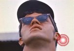 Immagine di 1° aria divisione di cavalleria sostituzioni guardando demonstratio in elicottero Il Vietnam, 1971, secondo 33 filmato di repertorio 65675032698