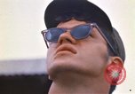 Immagine di 1° aria divisione di cavalleria sostituzioni guardando demonstratio in elicottero Il Vietnam, 1971, secondo 35 filmato di repertorio 65675032698