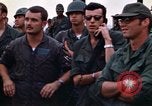 Immagine di 1° aria divisione di cavalleria sostituzioni guardando demonstratio in elicottero Il Vietnam, 1971, secondo 38 filmato di repertorio 65675032698