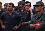 Immagine di 1° aria divisione di cavalleria sostituzioni guardando demonstratio in elicottero Il Vietnam, 1971, secondo 39 filmato di repertorio 65675032698