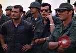 Immagine di 1° aria divisione di cavalleria sostituzioni guardando demonstratio in elicottero Il Vietnam, 1971, secondo 40 filmato di repertorio 65675032698