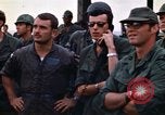 Immagine di 1° aria divisione di cavalleria sostituzioni guardando demonstratio in elicottero Il Vietnam, 1971, secondo 44 filmato di repertorio 65675032698