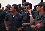 Immagine di 1° aria divisione di cavalleria sostituzioni guardando demonstratio in elicottero Il Vietnam, 1971, secondo 48 filmato di repertorio 65675032698
