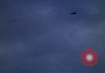 Immagine di 1° aria divisione di cavalleria sostituzioni guardando demonstratio in elicottero Il Vietnam, 1971, secondo 57 filmato di repertorio 65675032698