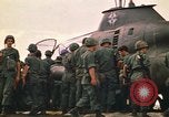 Immagine di 1° aria divisione di cavalleria Il Vietnam, 1971, secondo 3 filmato di repertorio 65675032699