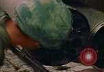 Immagine di 1° aria divisione di cavalleria Il Vietnam, 1971, secondo 15 filmato di repertorio 65675032699