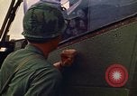 Immagine di 1° aria divisione di cavalleria Il Vietnam, 1971, secondo 37 filmato di repertorio 65675032699