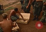 Immagine di 1° aria divisione di cavalleria Il Vietnam, 1971, secondo 3 filmato di repertorio 65675032700