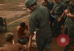 Immagine di 1° aria divisione di cavalleria Il Vietnam, 1971, secondo 7 filmato di repertorio 65675032700