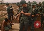 Immagine di 1° aria divisione di cavalleria Il Vietnam, 1971, secondo 9 filmato di repertorio 65675032700