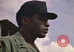 Immagine di 1° aria divisione di cavalleria Il Vietnam, 1971, secondo 30 filmato di repertorio 65675032700