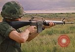 Immagine di 1° aria divisione di cavalleria Il Vietnam, 1971, secondo 33 filmato di repertorio 65675032700