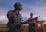 Immagine di 1° aria divisione di cavalleria Il Vietnam, 1971, secondo 7 filmato di repertorio 65675032701
