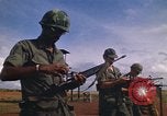 Immagine di 1° aria divisione di cavalleria Il Vietnam, 1971, secondo 8 filmato di repertorio 65675032701
