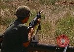 Immagine di 1° aria divisione di cavalleria Il Vietnam, 1971, secondo 49 filmato di repertorio 65675032701