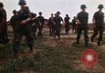 Immagine di 1° aria divisione di cavalleria Il Vietnam, 1971, secondo 14 filmato di repertorio 65675032703