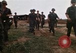 Immagine di 1° aria divisione di cavalleria Il Vietnam, 1971, secondo 15 filmato di repertorio 65675032703