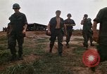 Immagine di 1° aria divisione di cavalleria Il Vietnam, 1971, secondo 17 filmato di repertorio 65675032703