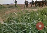 Immagine di 1° aria divisione di cavalleria Il Vietnam, 1971, secondo 26 filmato di repertorio 65675032703