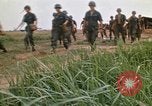 Immagine di 1° aria divisione di cavalleria Il Vietnam, 1971, secondo 30 filmato di repertorio 65675032703