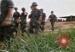 Immagine di 1° aria divisione di cavalleria Il Vietnam, 1971, secondo 35 filmato di repertorio 65675032703