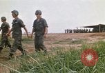 Immagine di 1° aria divisione di cavalleria Il Vietnam, 1971, secondo 37 filmato di repertorio 65675032703