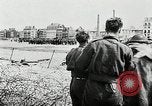 Immagine di I prigionieri di guerra alleati di Dieppe Raid Francia, 1942, secondo 20 filmato di repertorio 65675032714