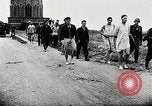 Immagine di I prigionieri di guerra alleati di Dieppe Raid Francia, 1942, secondo 29 filmato di repertorio 65675032714