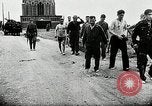 Immagine di I prigionieri di guerra alleati di Dieppe Raid Francia, 1942, secondo 37 filmato di repertorio 65675032714
