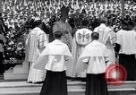 Standbild Katholiken Baltimore Maryland USA, 1934, aus Sekunde 57 historischem Filmmaterial Videoclip 65675032724