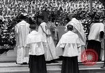 Standbild Katholiken Baltimore Maryland USA, 1934, aus Sekunde 61 historischem Filmmaterial Videoclip 65675032724