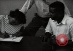 Immagine di Giovani uomini americani Washington DC USA, 1948, secondo 50 filmato di repertorio 65675032738