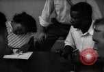 Immagine di Giovani uomini americani Washington DC USA, 1948, secondo 55 filmato di repertorio 65675032738