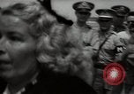 Standbild Mildred Gillars aka Axis Sally ankommen für Testversion Washington DC USA, 1948, aus Sekunde 7 historischem Filmmaterial Videoclip 65675032739